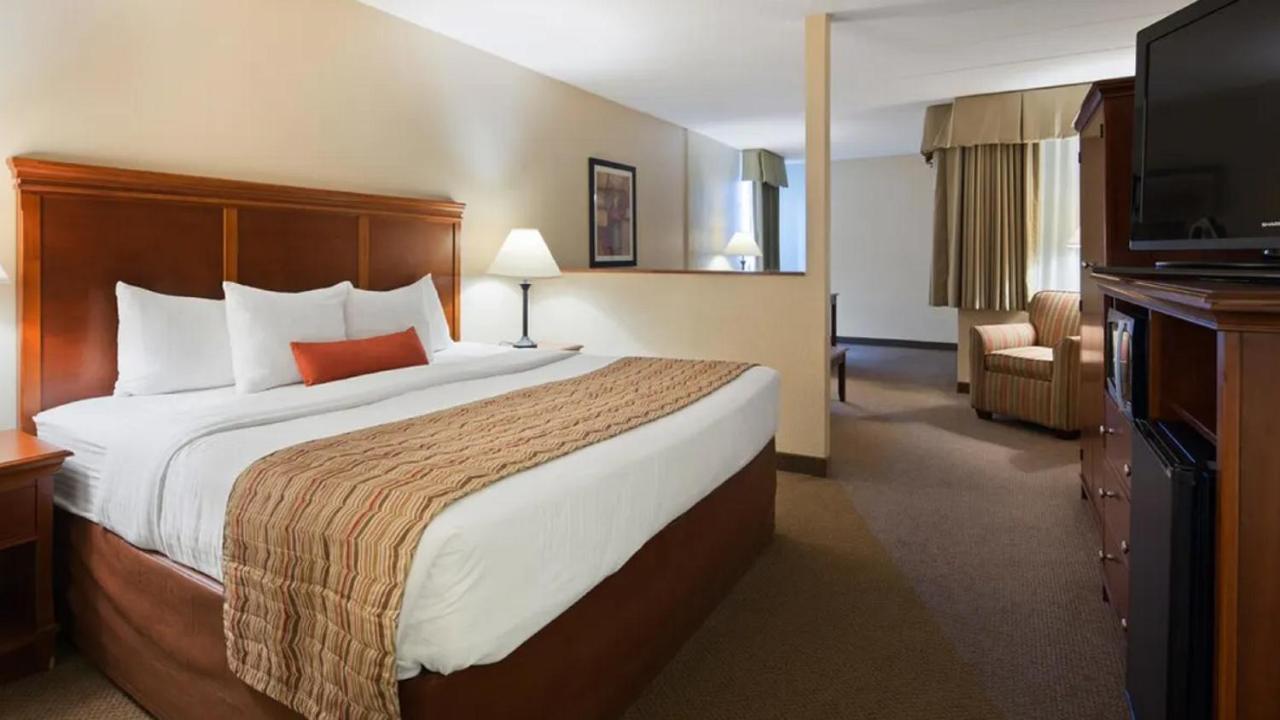 Best Western Plus La Porte Hotel & Conference Center Exterior photo