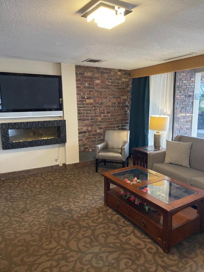 Best Western Plus La Porte Hotel & Conference Center Exterior photo