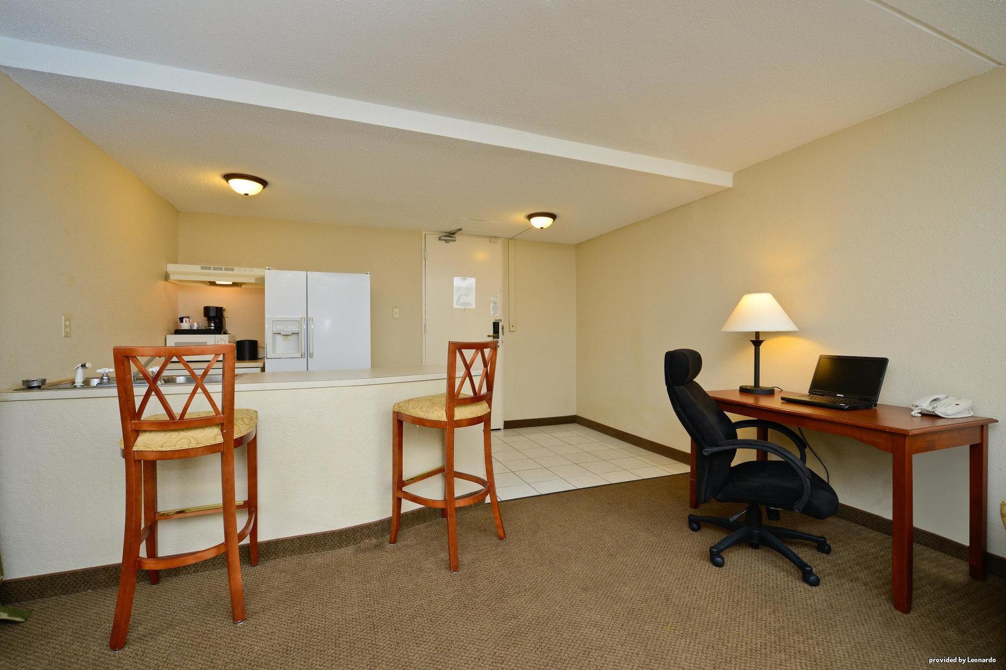 Best Western Plus La Porte Hotel & Conference Center Exterior photo